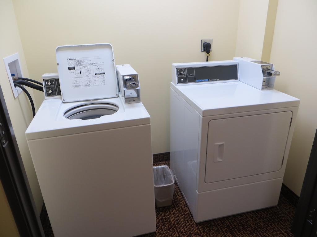 Fairbury The Edgewood Hotel And Suites מראה חיצוני תמונה