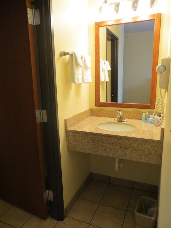 Fairbury The Edgewood Hotel And Suites מראה חיצוני תמונה