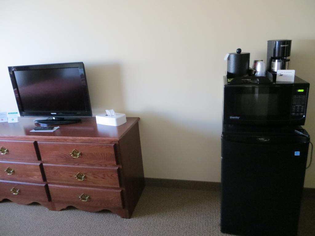 Fairbury The Edgewood Hotel And Suites מראה חיצוני תמונה