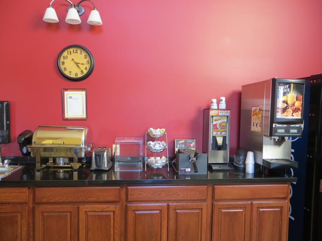 Fairbury The Edgewood Hotel And Suites מראה חיצוני תמונה