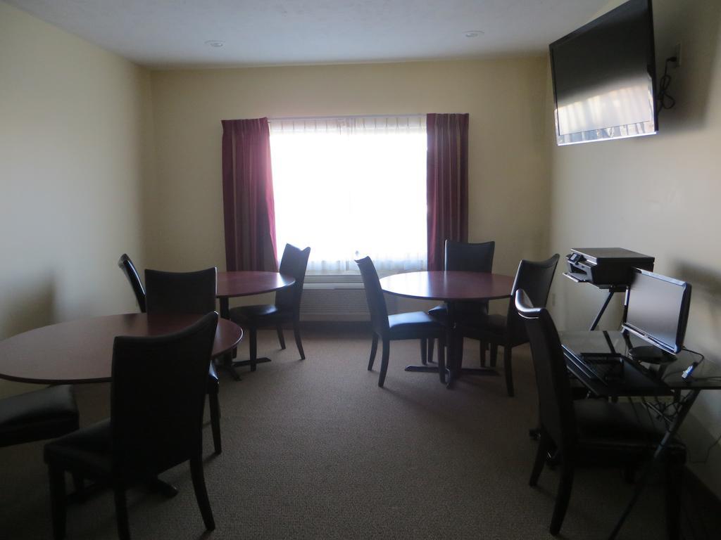 Fairbury The Edgewood Hotel And Suites מראה חיצוני תמונה