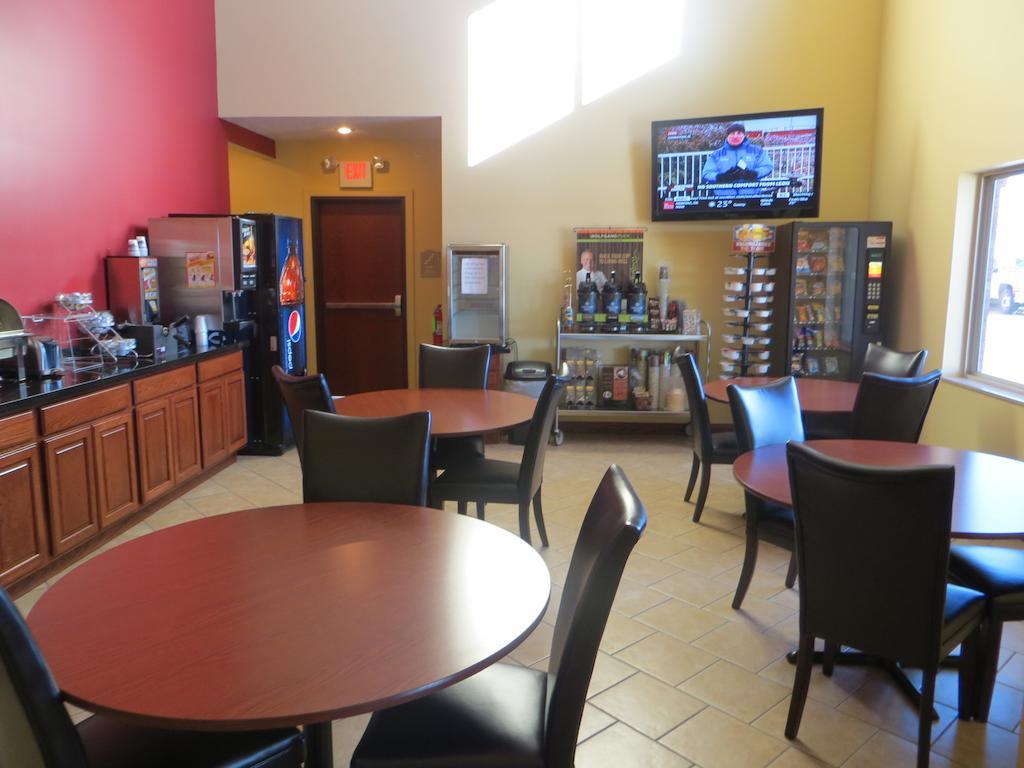 Fairbury The Edgewood Hotel And Suites מראה חיצוני תמונה