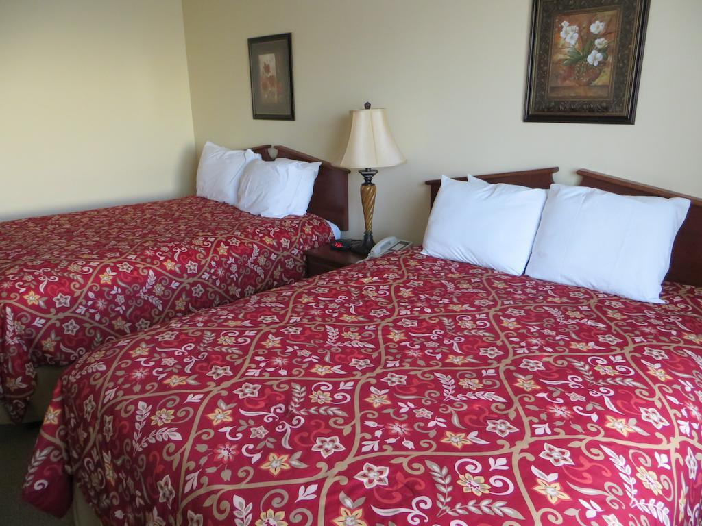 Fairbury The Edgewood Hotel And Suites חדר תמונה