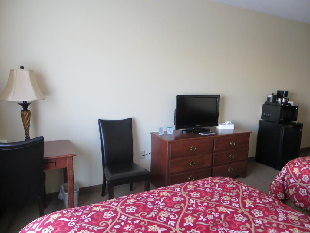 Fairbury The Edgewood Hotel And Suites חדר תמונה