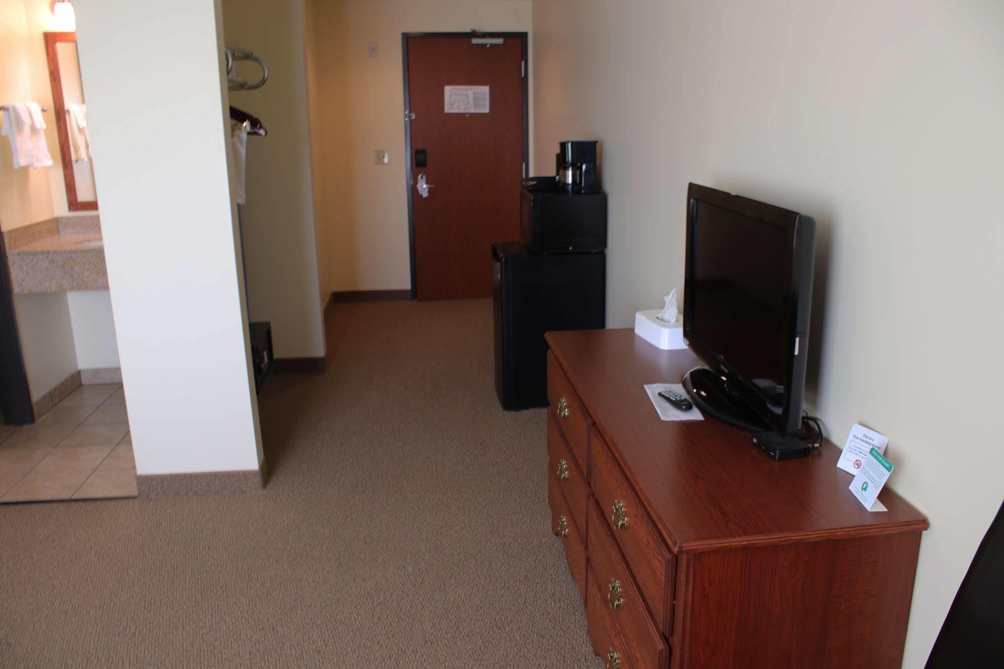 Fairbury The Edgewood Hotel And Suites מראה חיצוני תמונה