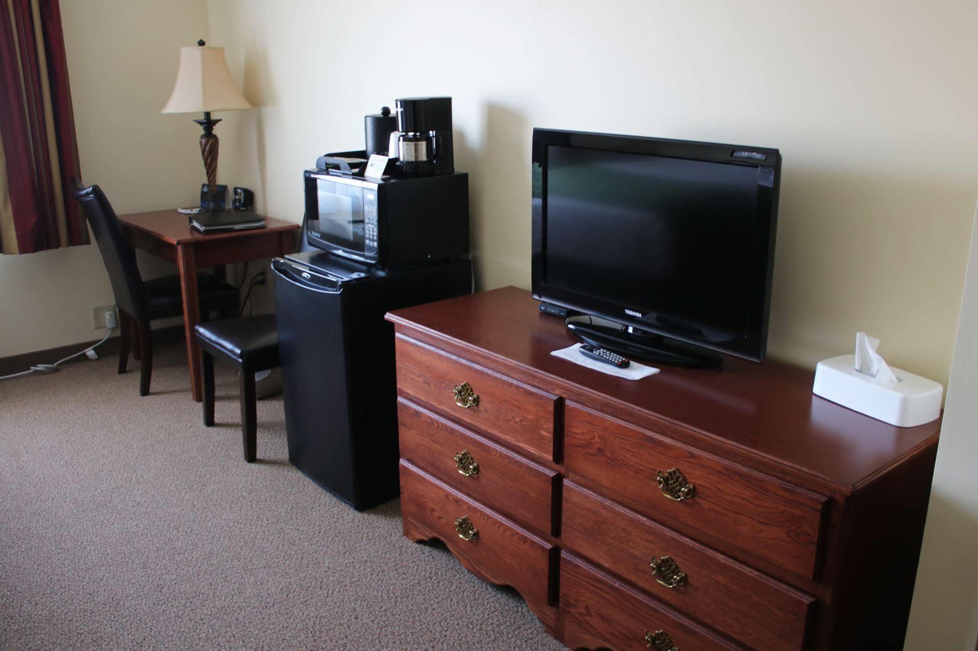 Fairbury The Edgewood Hotel And Suites מראה חיצוני תמונה