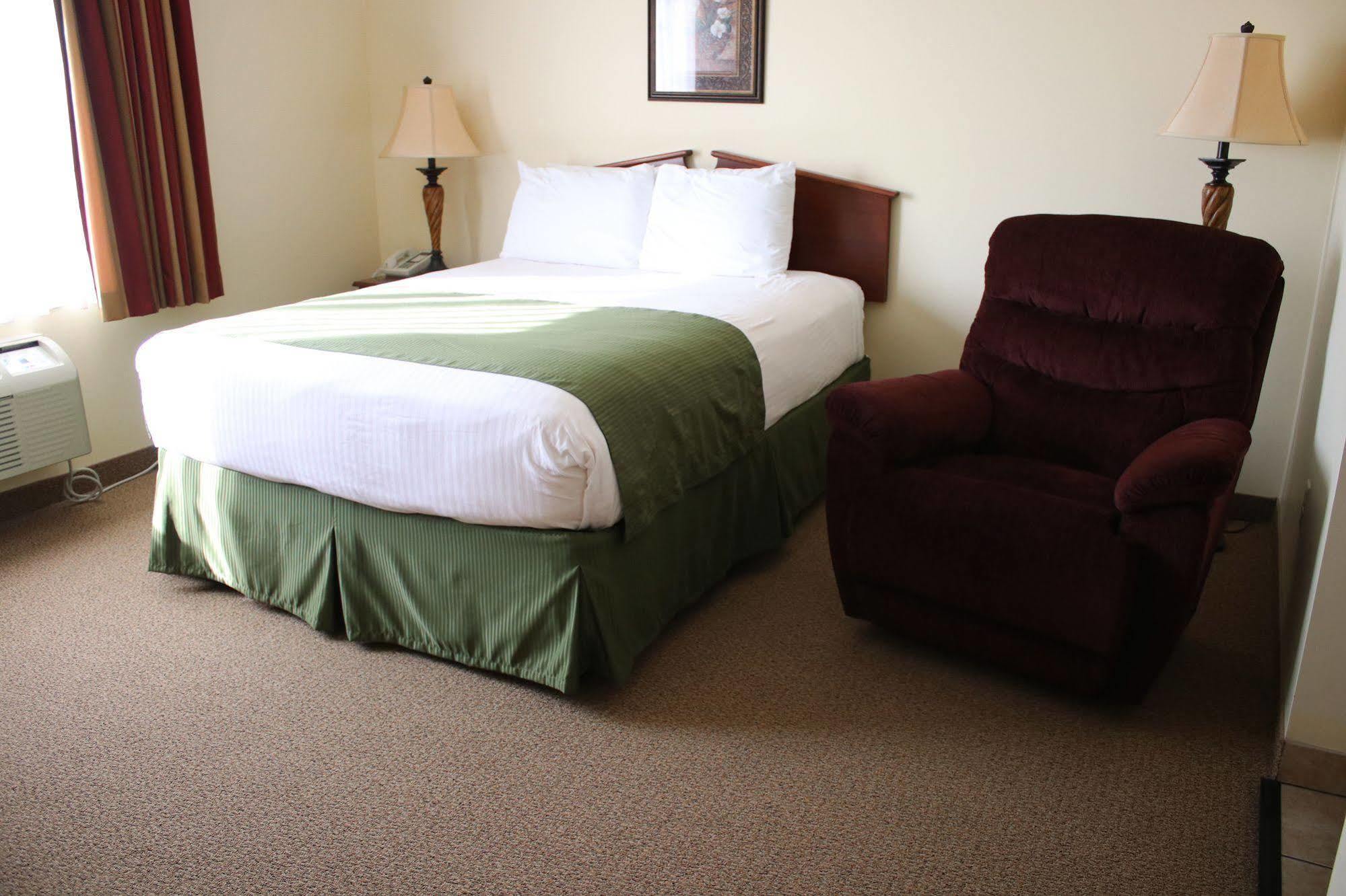 Fairbury The Edgewood Hotel And Suites מראה חיצוני תמונה
