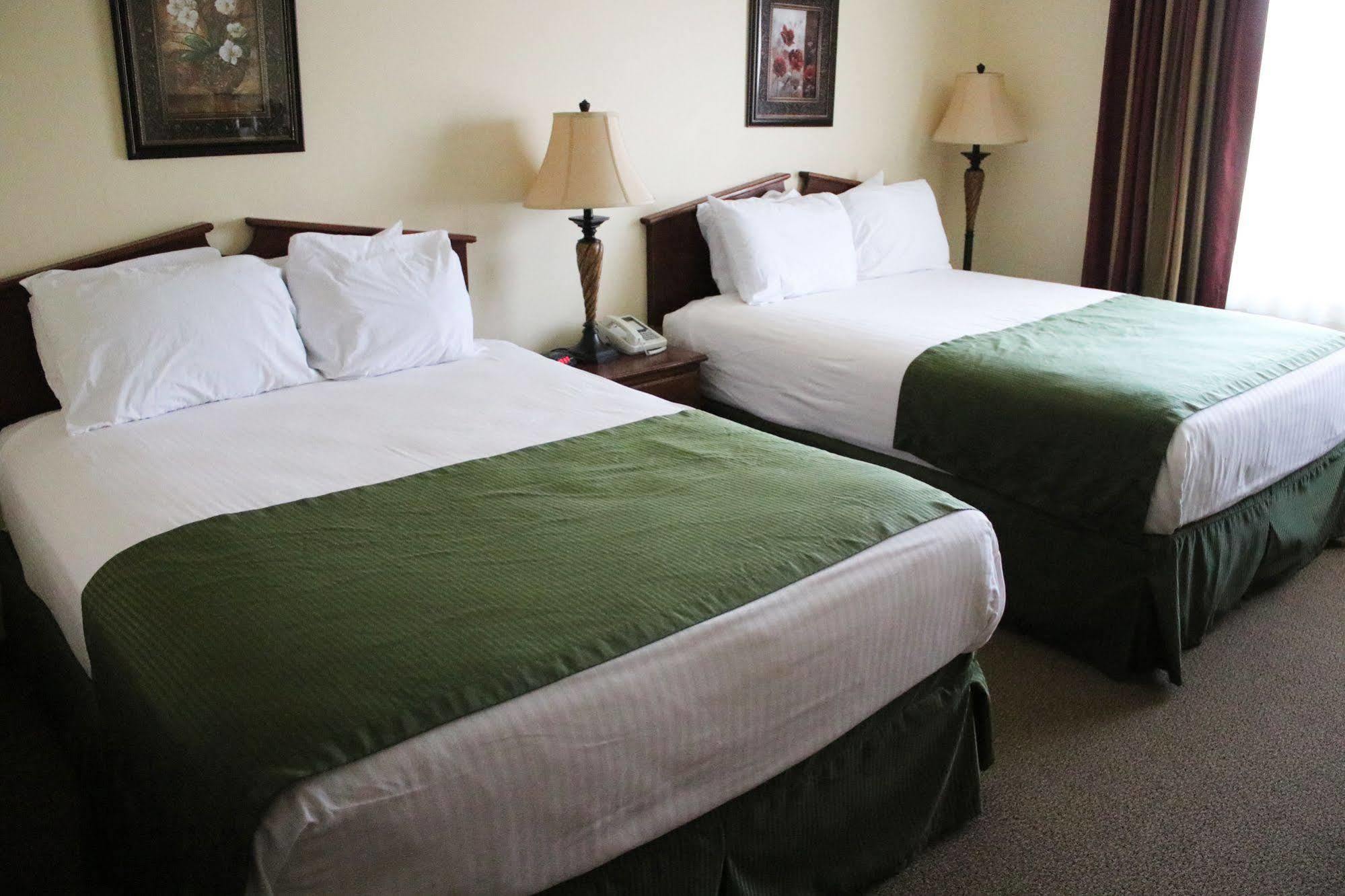 Fairbury The Edgewood Hotel And Suites מראה חיצוני תמונה