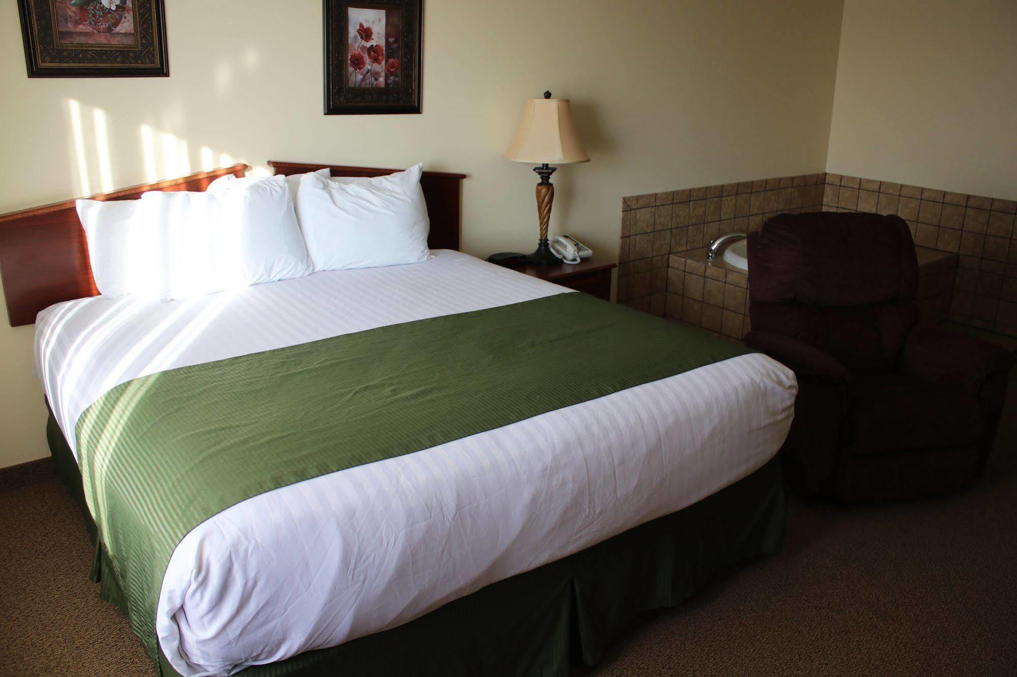 Fairbury The Edgewood Hotel And Suites מראה חיצוני תמונה