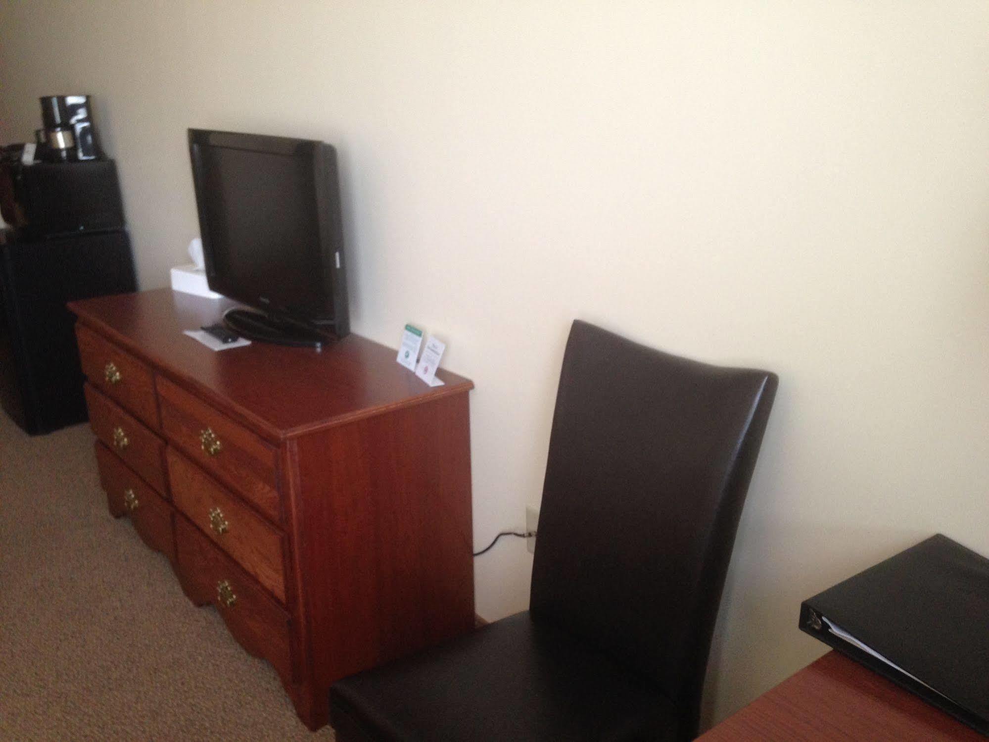 Fairbury The Edgewood Hotel And Suites מראה חיצוני תמונה