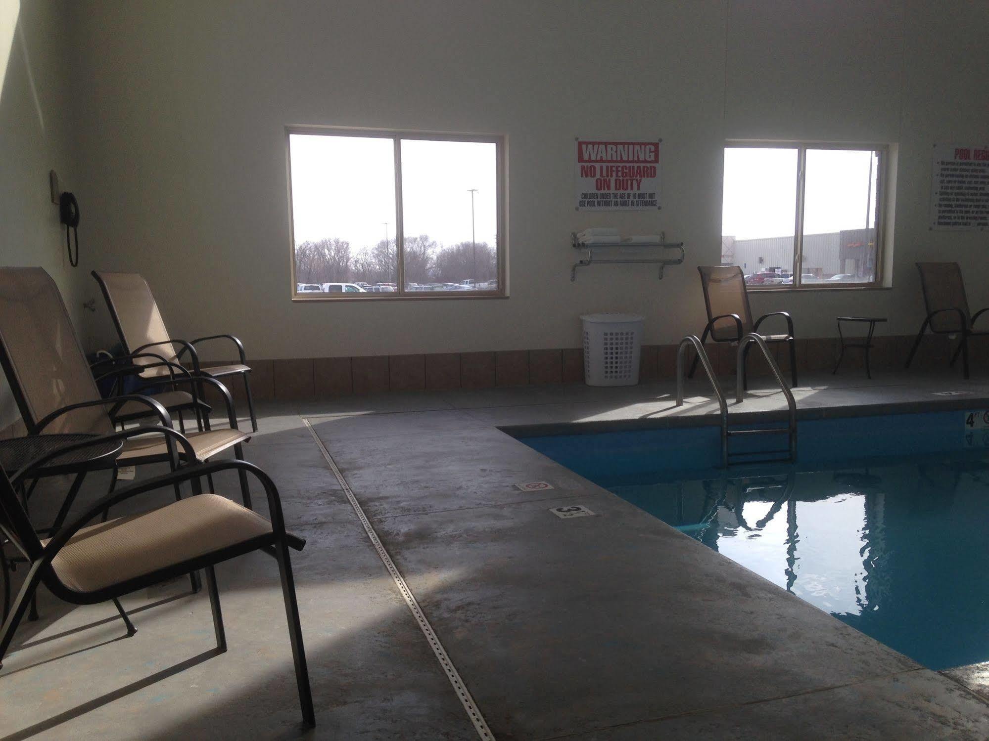 Fairbury The Edgewood Hotel And Suites מראה חיצוני תמונה