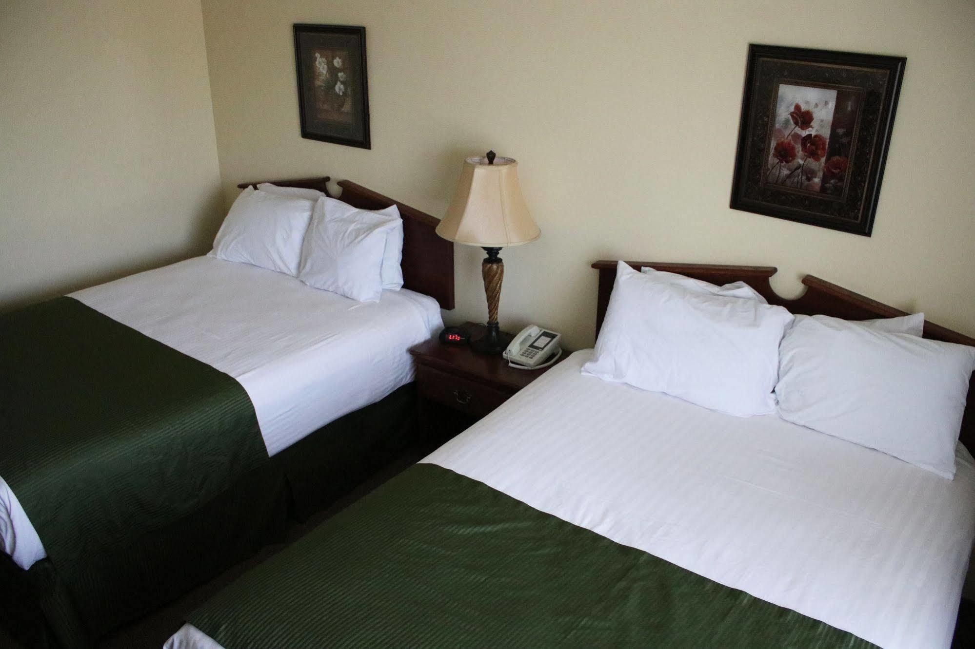 Fairbury The Edgewood Hotel And Suites מראה חיצוני תמונה
