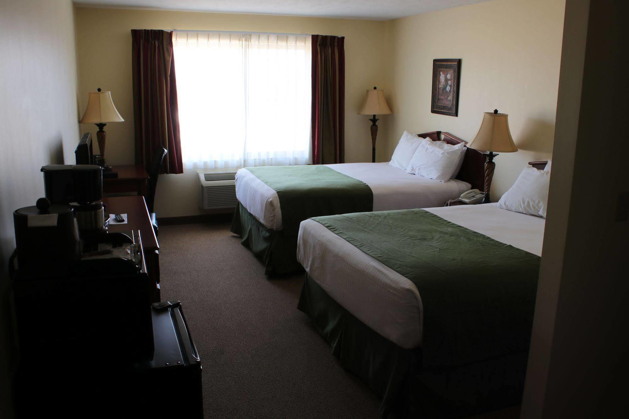 Fairbury The Edgewood Hotel And Suites מראה חיצוני תמונה