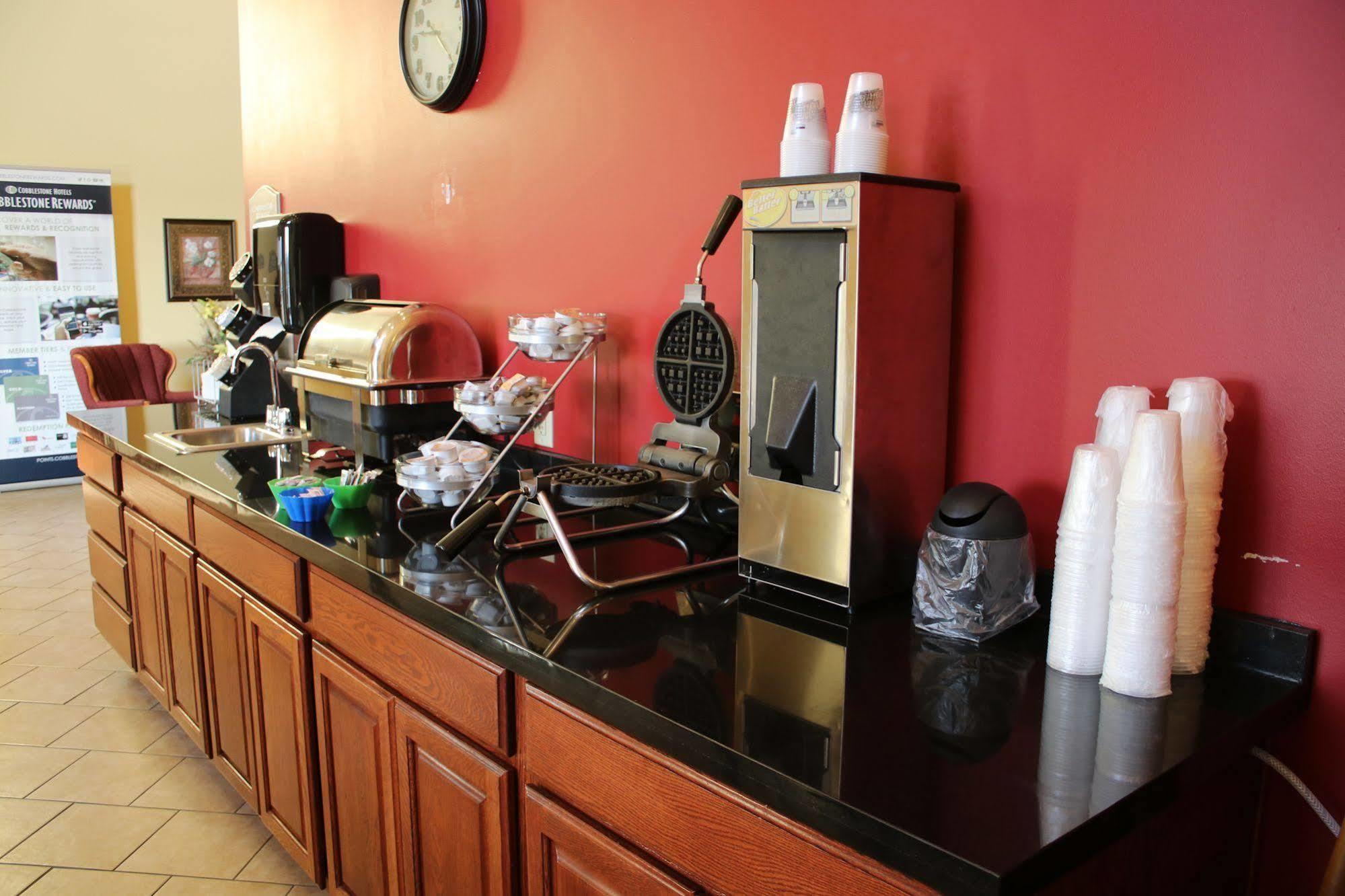 Fairbury The Edgewood Hotel And Suites מראה חיצוני תמונה