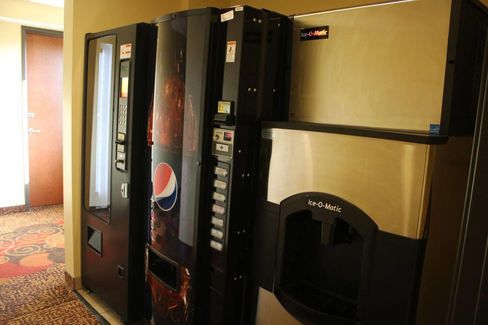 Fairbury The Edgewood Hotel And Suites מראה חיצוני תמונה